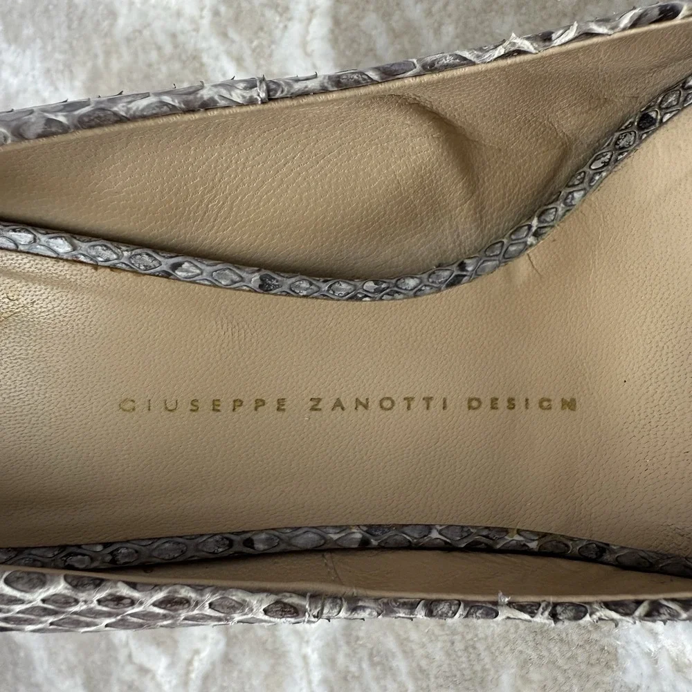 Giuseppe Zanotti Snake Print Embossed Leather Peep Toe Pump Heels EU38 US8‎ Used